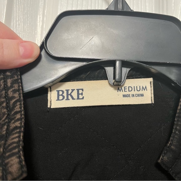 Buckle BKE Women Black Washed Cowl-Neck Asymmetrical Zip Draped Moto Jacket - Picture 5 of 9